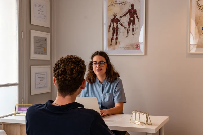 Anamnèse avec un patient au cabinet