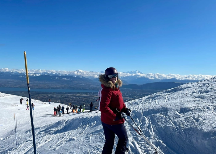 Athina de Vogel à ski, activité sportive en montagne