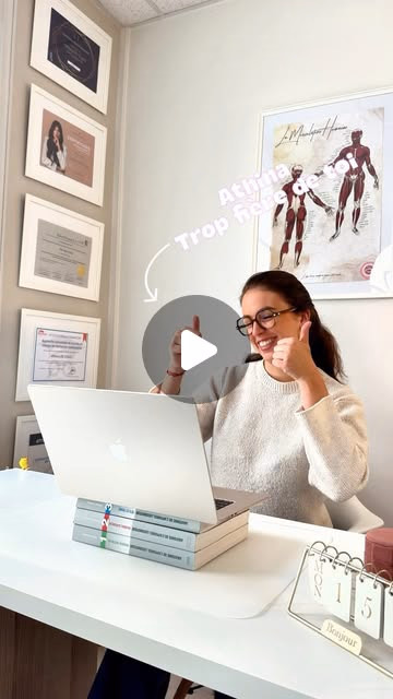 Couverture du Reel Instagram sur le réglage du poste de travail au bureau