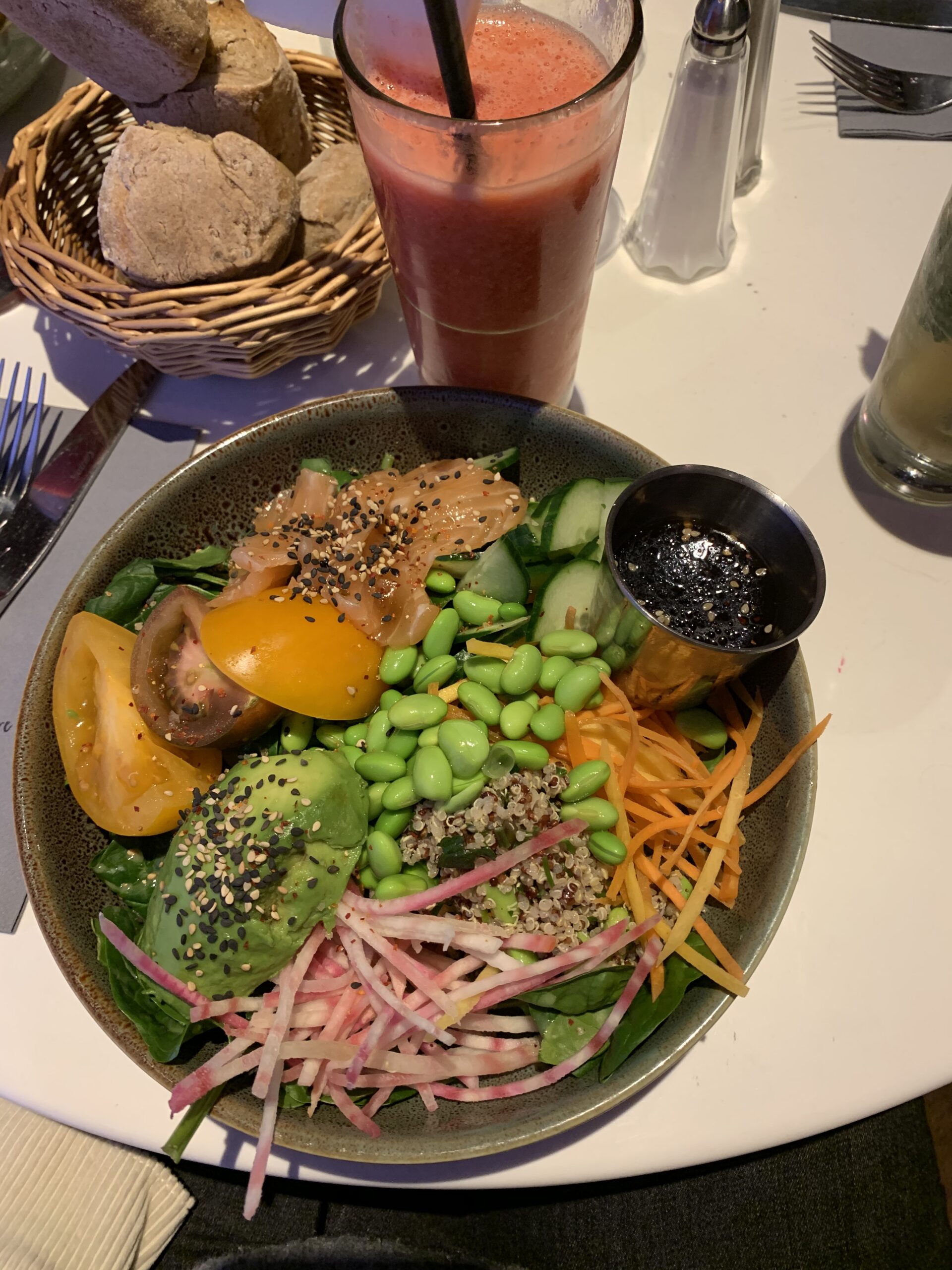 photo salade healthy close up - mon assiette anti-inflammatoire idéale - réduire une inflammation naturellement : les aliments à choisir