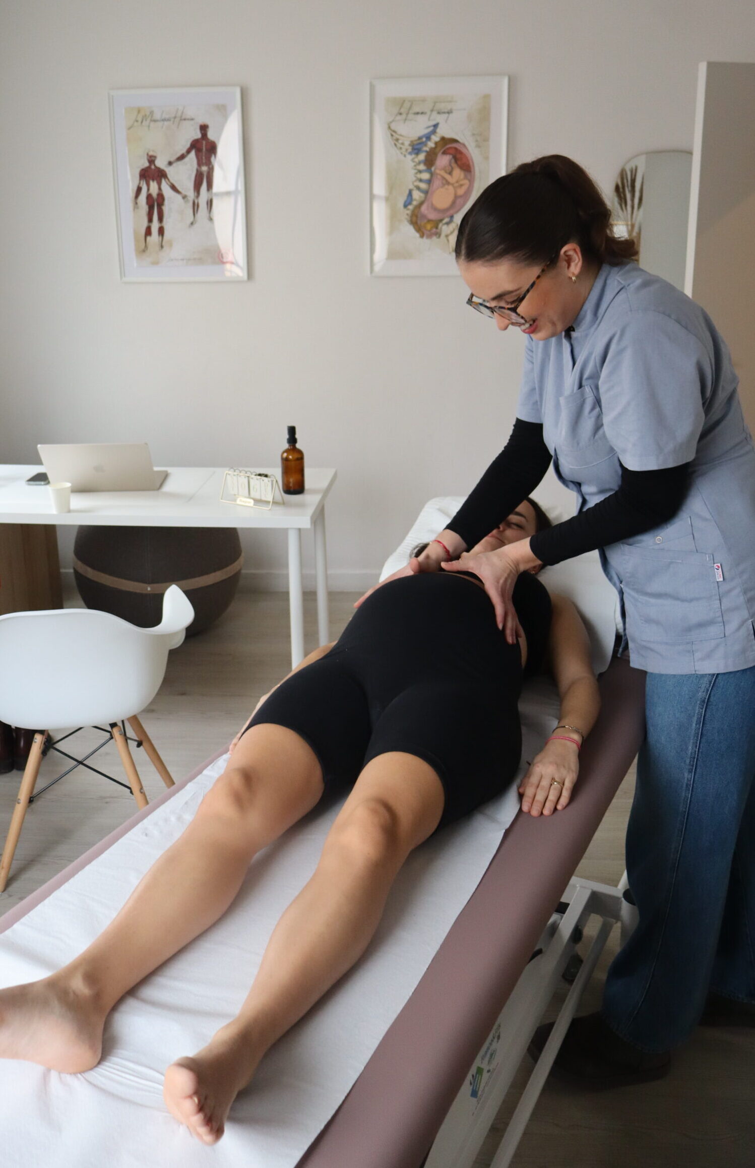 athina de vogel traitement femme enceinte photo globale3 - synthèse - pourquoi renforcer son périnée peut soulager votre dos ?